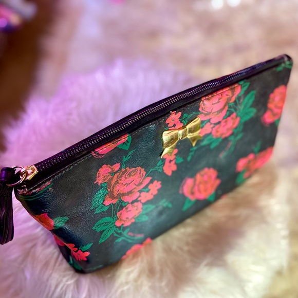 Betsey Johnson Faux Leather Floral Cosmetics Bag Medium Makeup Pouch Black/Red - Picture 7 of 8
